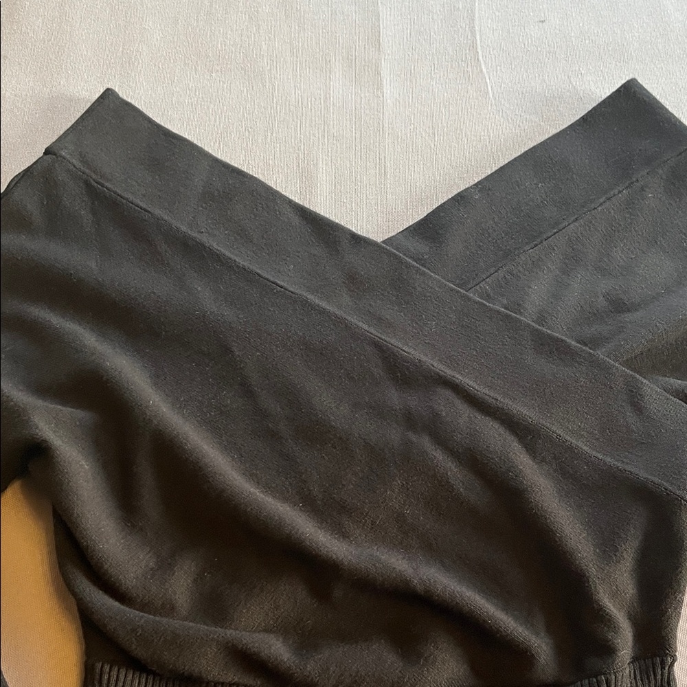 Carbon 38 Off the Shoulder Black V-Neck Knit Sweater Sz L - Picture 3 of 6